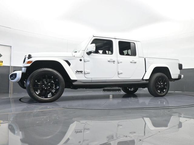 Photo of 2022 Bright White Clearcoat Jeep Gladiator