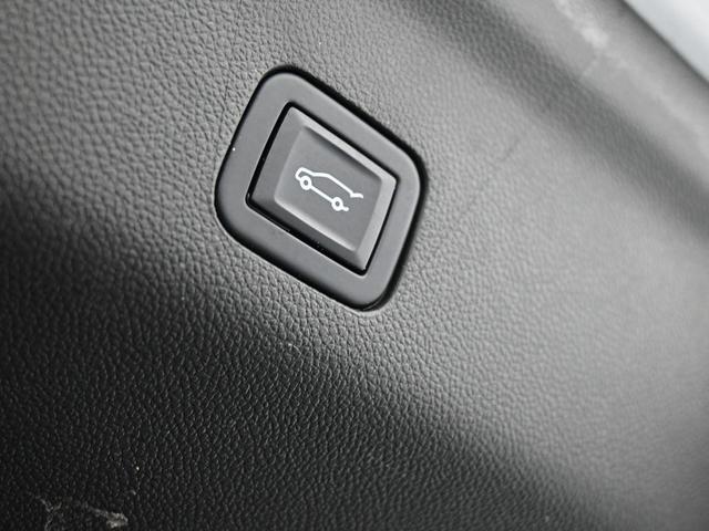 Photo of 2023 Summit White Chevrolet Suburban