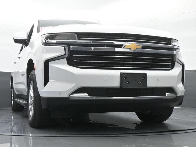 Photo of 2023 Summit White Chevrolet Suburban