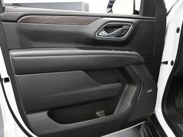 Photo of 2023 Summit White Chevrolet Suburban