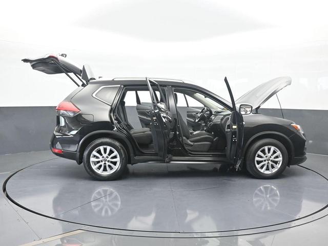 Photo of 2019 Magnetic Black Nissan Rogue