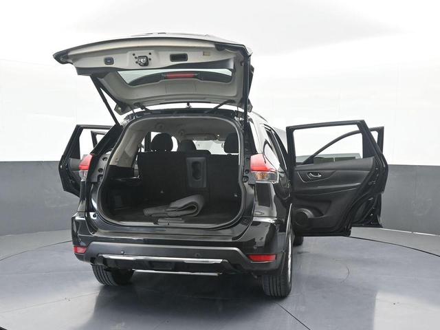 Photo of 2019 Magnetic Black Nissan Rogue
