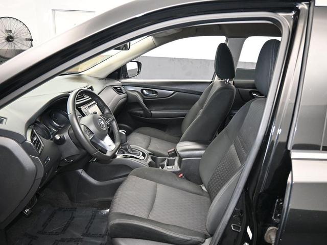 Photo of 2019 Magnetic Black Nissan Rogue