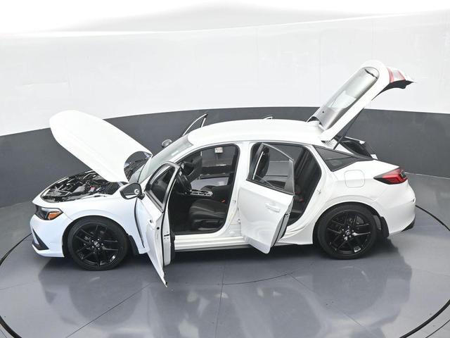 Photo of 2023 White Honda Civic