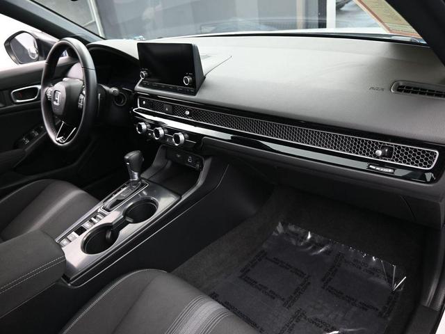 Photo of 2023 White Honda Civic