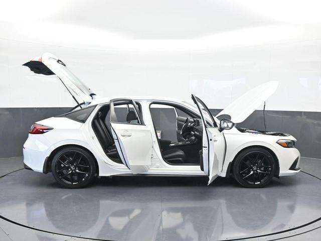 Photo of 2023 White Honda Civic