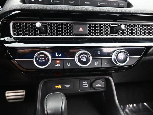 Photo of 2023 White Honda Civic