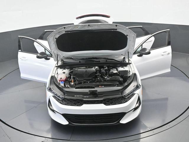 Photo of 2023 Glacial White Pearl Kia K5