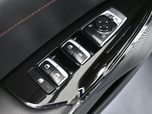 Photo of 2023 Glacial White Pearl Kia K5