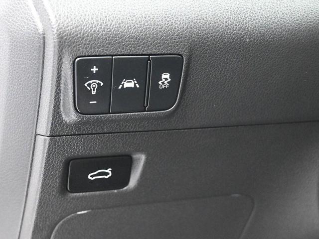 Photo of 2023 Glacial White Pearl Kia K5