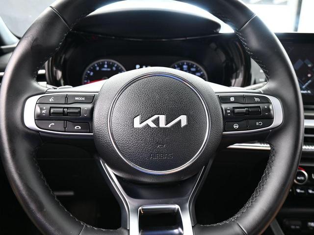 Photo of 2023 Glacial White Pearl Kia K5