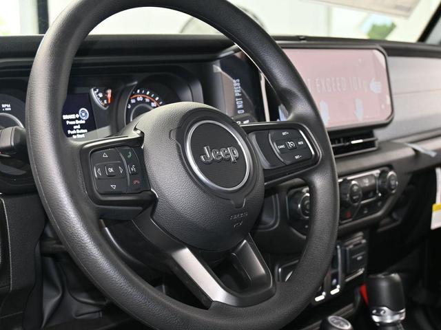 Photo of 2025 Black Clearcoat Jeep Wrangler