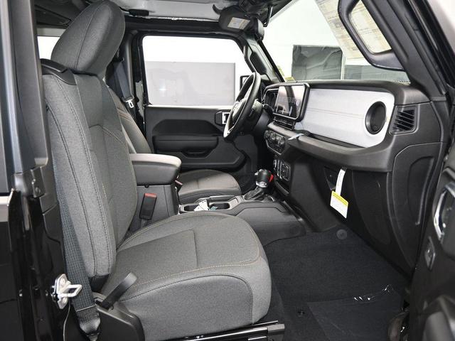 Photo of 2025 Black Clearcoat Jeep Wrangler