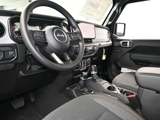 Photo of 2025 Black Clearcoat Jeep Wrangler