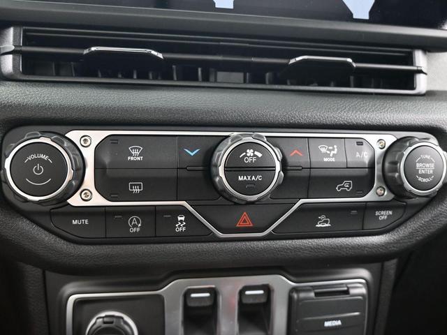 Photo of 2025 Black Clearcoat Jeep Wrangler