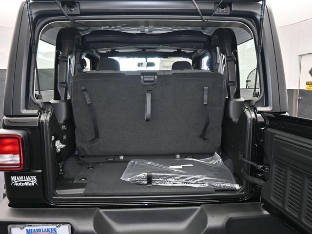 Photo of 2025 Black Clearcoat Jeep Wrangler