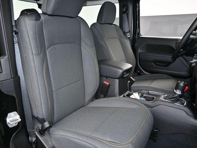 Photo of 2025 Black Clearcoat Jeep Wrangler
