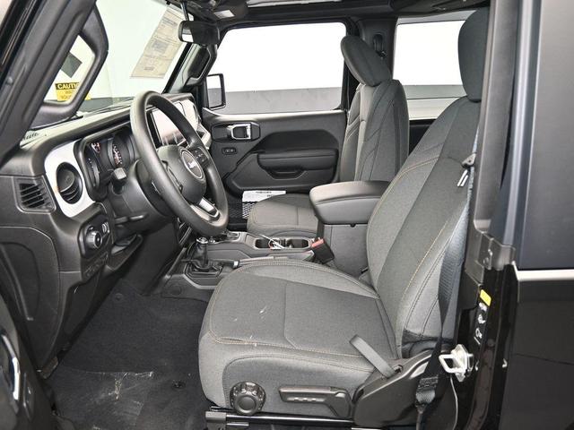 Photo of 2025 Black Clearcoat Jeep Wrangler