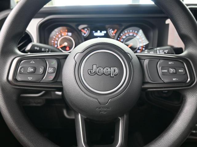 Photo of 2025 Black Clearcoat Jeep Wrangler