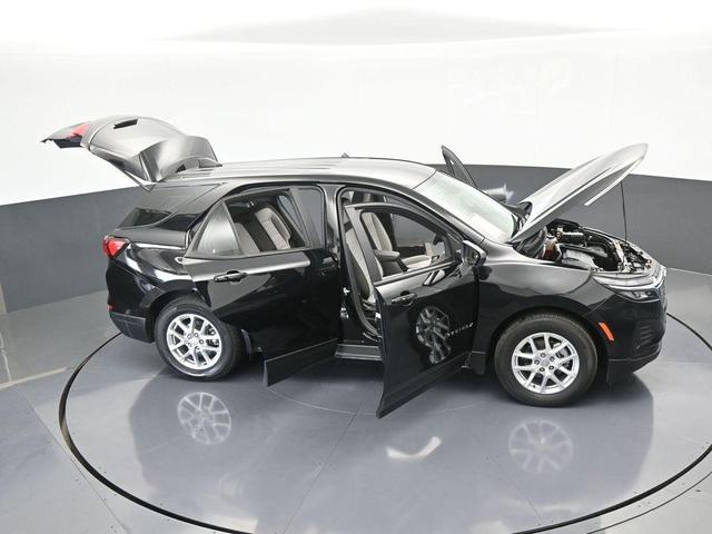 Photo of 2023 Mosaic Black Metallic Chevrolet Equinox