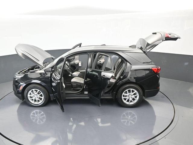 Photo of 2023 Mosaic Black Metallic Chevrolet Equinox