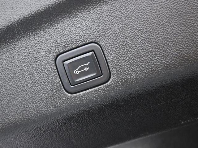 Photo of 2023 Crystal White Tri-Coat Cadillac Escalade