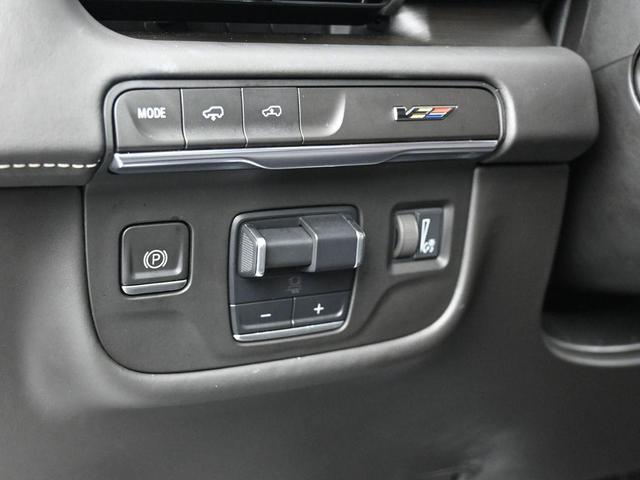 Photo of 2023 Crystal White Tri-Coat Cadillac Escalade