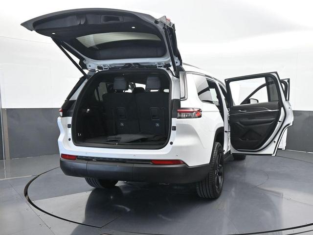Photo of 2025 Bright White Clearcoat Jeep Grand Cherokee L