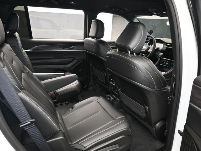 Photo of 2025 Bright White Clearcoat Jeep Grand Cherokee L