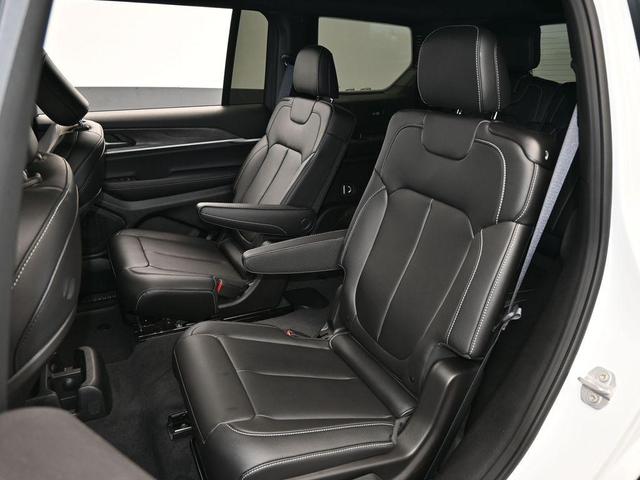 Photo of 2025 Bright White Clearcoat Jeep Grand Cherokee L
