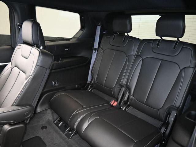 Photo of 2025 Bright White Clearcoat Jeep Grand Cherokee L