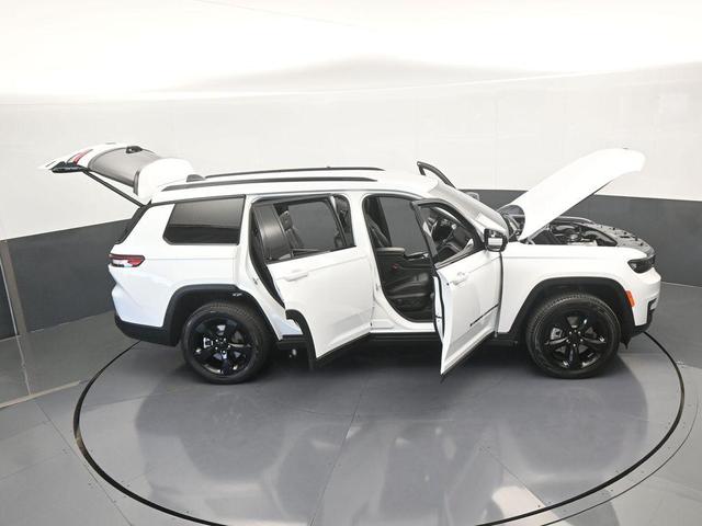 Photo of 2025 Bright White Clearcoat Jeep Grand Cherokee L