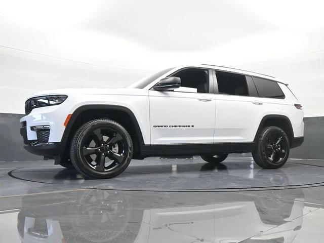Photo of 2025 Bright White Clearcoat Jeep Grand Cherokee L