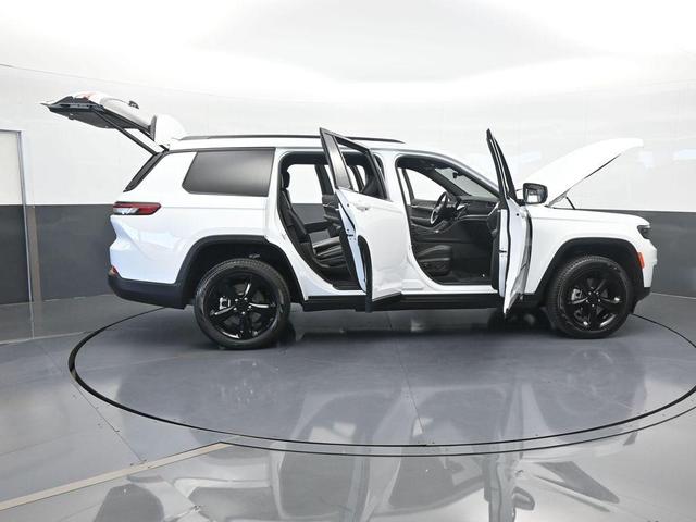 Photo of 2025 Bright White Clearcoat Jeep Grand Cherokee L