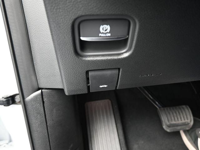 Photo of 2025 Bright White Clearcoat Jeep Grand Cherokee L