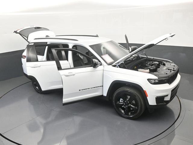 Photo of 2025 Bright White Clearcoat Jeep Grand Cherokee L