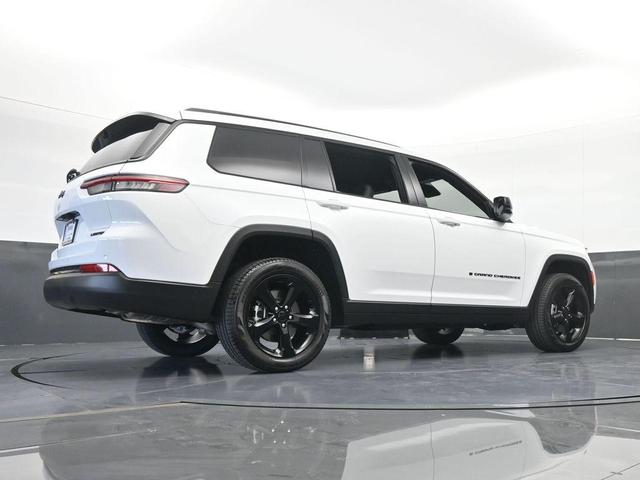 Photo of 2025 Bright White Clearcoat Jeep Grand Cherokee L