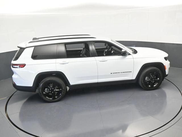 Photo of 2025 Bright White Clearcoat Jeep Grand Cherokee L