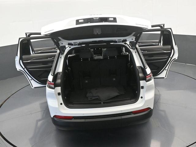 Photo of 2025 Bright White Clearcoat Jeep Grand Cherokee L