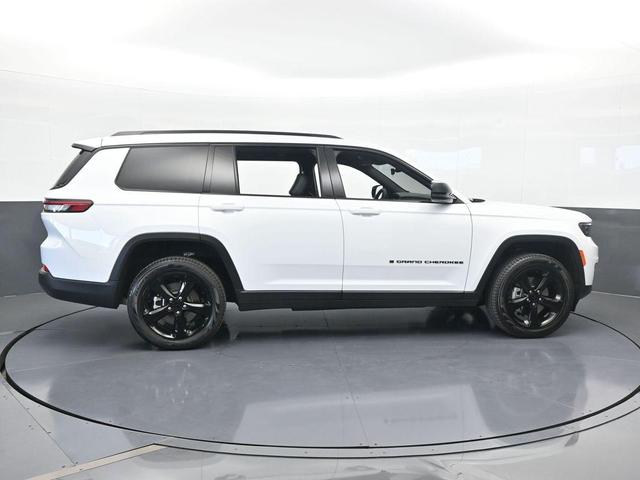 Photo of 2025 Bright White Clearcoat Jeep Grand Cherokee L