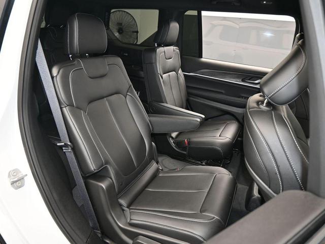 Photo of 2025 Bright White Clearcoat Jeep Grand Cherokee L