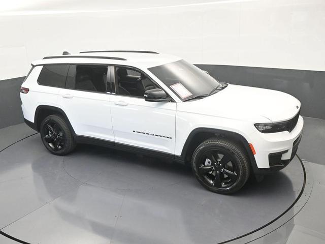 Photo of 2025 Bright White Clearcoat Jeep Grand Cherokee L