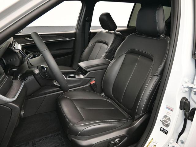 Photo of 2025 Bright White Clearcoat Jeep Grand Cherokee L