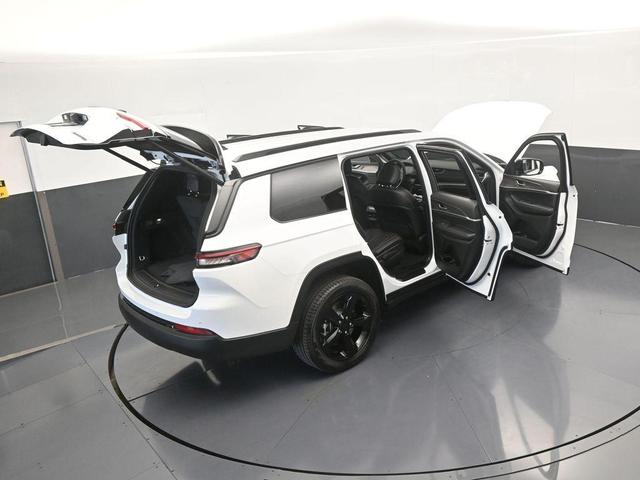 Photo of 2025 Bright White Clearcoat Jeep Grand Cherokee L
