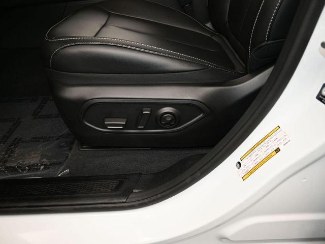 Photo of 2025 Bright White Clearcoat Jeep Grand Cherokee L