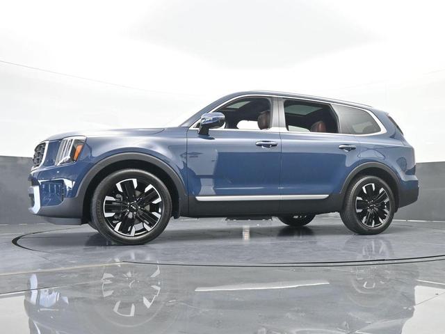 Photo of 2023 Midnight Black Kia Telluride