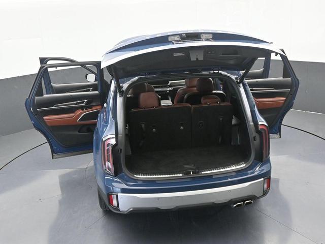Photo of 2023 Midnight Black Kia Telluride