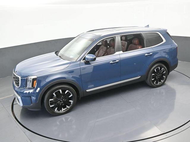 Photo of 2023 Midnight Black Kia Telluride