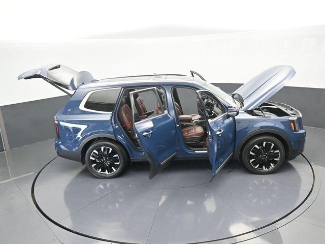 Photo of 2023 Midnight Black Kia Telluride