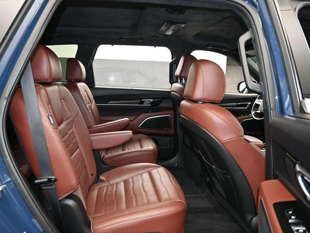 Photo of 2023 Midnight Black Kia Telluride